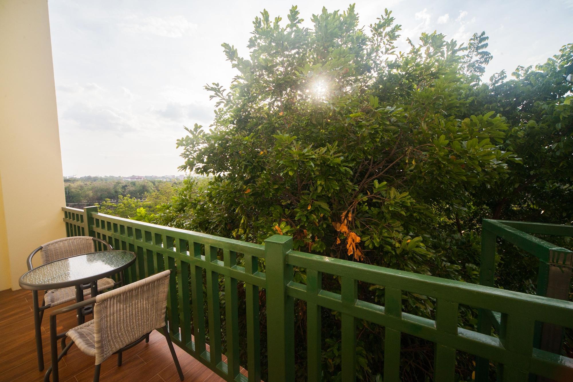 Anchan Laguna Hotel โรงแรมอัญชันลากูน่า Кхонкен Екстер'єр фото